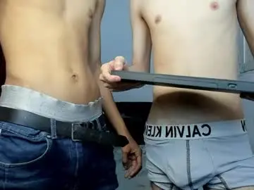 Chaturbate Live Sex Cam of andrew_2811