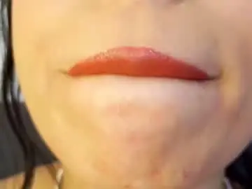 Chaturbate Nude Webcam of mia_roux13