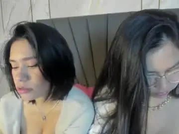 Chaturbate Live Sex Cam of mia_roux13