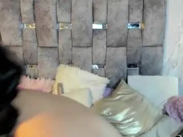 Chaturbate Nude Webcam of mia_roux13