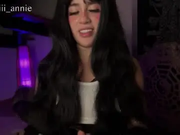 Chaturbate Live Sex Cam of annie_snow_