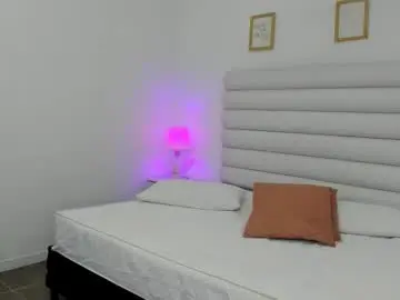 Chaturbate Live Sex Cam of aphril_newt