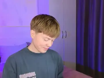 Chaturbate Live Sex Cam of cameron_crowly