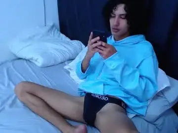 Chaturbate Free Live Porn of tayronx33