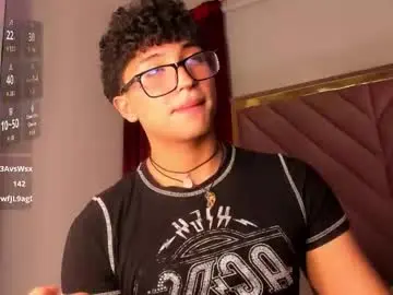 Chaturbate Best live sex cam show of valentin0_3