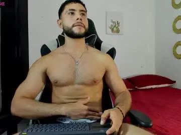 Chaturbate Live Sex Cam of bryan_oficials