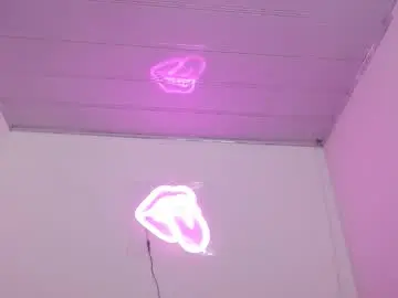 Chaturbate Live Porn of valerii__fox_69