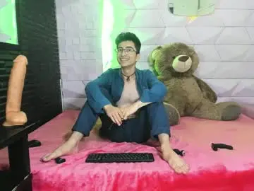 Chaturbate Free Live Porn of andyuoswald