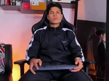 Chaturbate Live Porn of _massimo_02