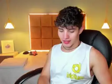Chaturbate Live Sex Cam of alejootwink