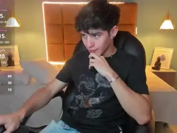 Chaturbate Live Sex Cam of alejootwink