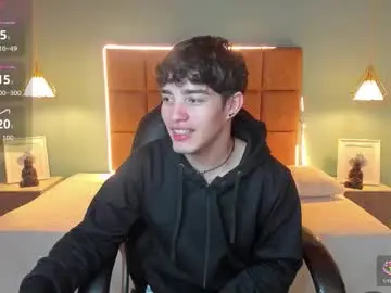 Chaturbate Live Sex Cam of alejootwink