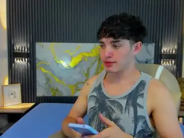 Chaturbate Live Sex Cam of alejootwink