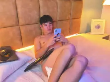 Chaturbate Free Porn Cam of alejootwink
