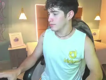 Chaturbate Best live sex cam show of alejootwink