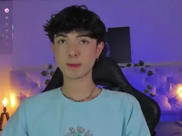 Chaturbate Live Sex Cam of elliot_younng