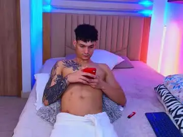 Chaturbate Live Sex Cam of morthy_downey
