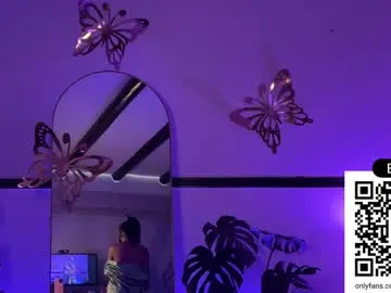 Chaturbate Live Sex Cam of sweet_littleee