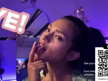 Chaturbate Nude Webcam of sweet_littleee