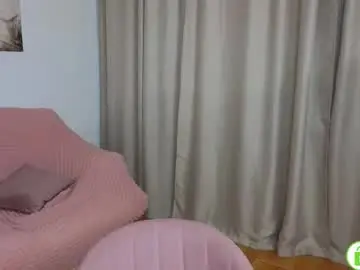 Chaturbate Live Sex Cam of peach_mila