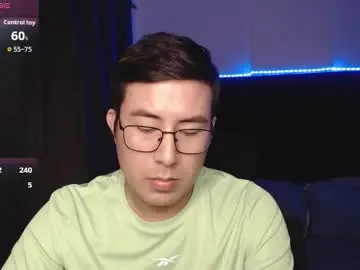 Chaturbate Live Porn of andrewmhilton_