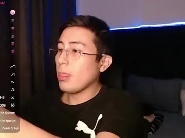 Chaturbate Watch Live Sex Cams of andrewmhilton_