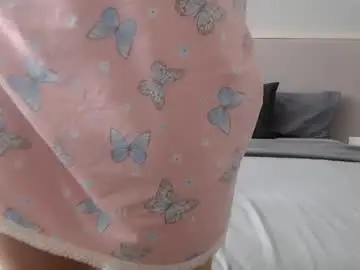 Chaturbate Live Sex Cam of shy_schoolgirl_