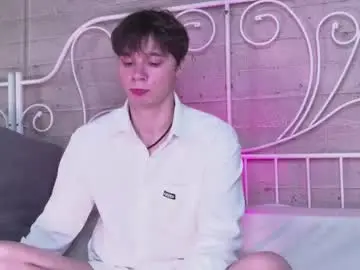 Chaturbate Watch Live Sex Cams of hugebangins_