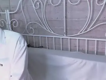 Chaturbate Watch Live Sex Cams of hugebangins_