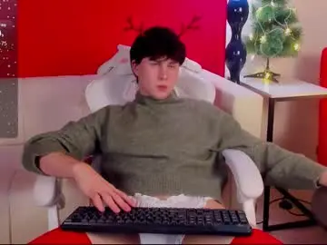 Chaturbate Best live sex cam show of adrianoaubert