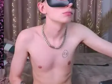 Chaturbate Live Sex Cam of astrodesire