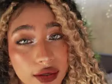 Chaturbate Live Sex Cam of willow_hendrix