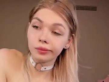 Chaturbate Live Sex Cam of blondy_fina