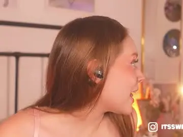 Chaturbate Live Porn of milky_0