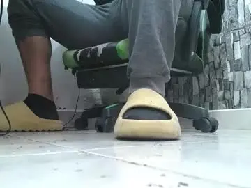 Chaturbate Live Sex of srfindomfeet_