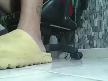 Chaturbate Live Sex Cam of srfindomfeet_