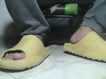 Chaturbate Free Porn Cam of srfindomfeet_