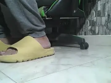 Chaturbate Free Porn Cam of srfindomfeet_