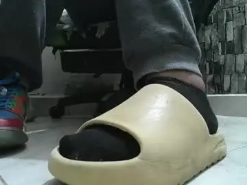 Chaturbate Best live sex cam show of srfindomfeet_