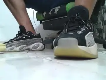 Chaturbate Live Sex Cam of srfindomfeet_