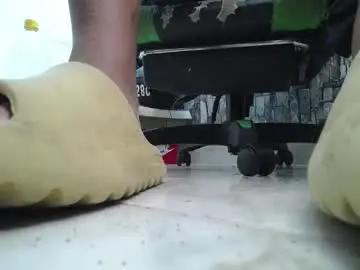 Chaturbate Live Porn of srfindomfeet_