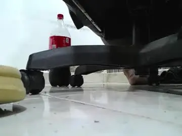 Chaturbate Live Sex Cam of srfindomfeet_