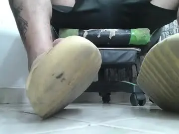 Chaturbate Live Sex Cam of srfindomfeet_
