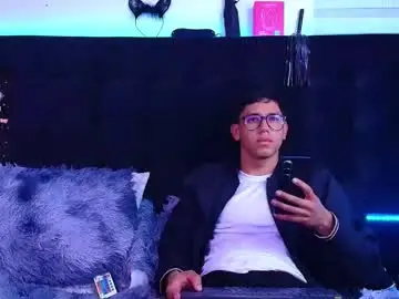 Chaturbate Live Sex Cam of ryanpricee