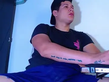 Chaturbate Best live sex cam show of phoenixgnz08