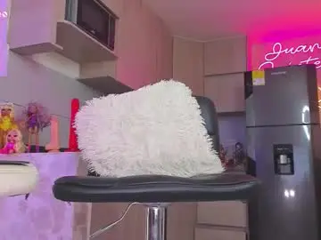 Chaturbate Live Sex Cam of juana18quintero