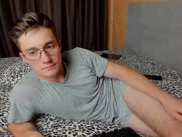 Chaturbate Live Sex Cam of deni_boy99
