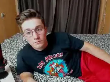 Chaturbate Adult Video Chat of deni_boy99