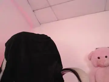 Chaturbate Live Sex Cam of holly_16