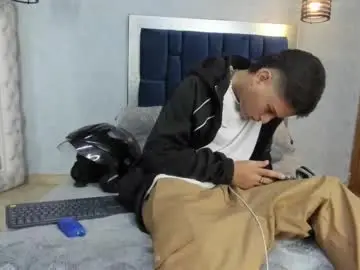 Chaturbate Live Sex Cam of levy_steve